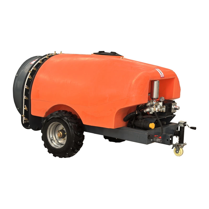 Traction sprayer